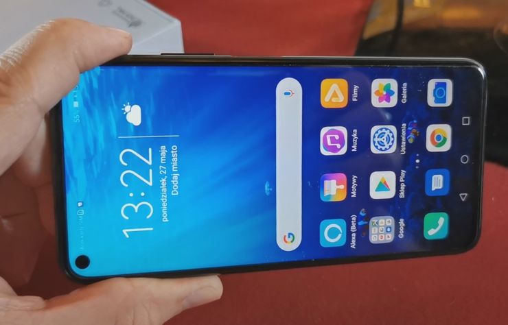 Honor 20 we wstępnym przeglądzie wideo: pudełko, dizajn, zdjęcia