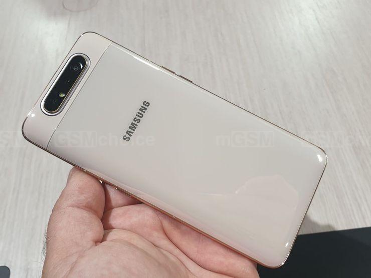 Średniak z 5G może być podobny do Galaxy A80... Średniak z 5G może być podobny do Galaxy A80...
