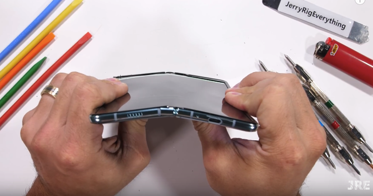 Samsung Galaxy Fold w teście wytrzymałości Samsung Galaxy Fold w teście wytrzymałości