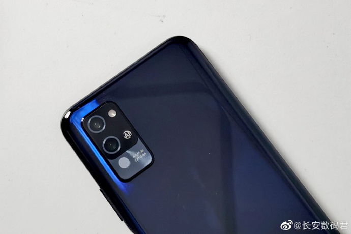 Honor Play 4 Pro z widocznym sensorem ciepła Honor Play 4 Pro z widocznym sensorem ciepła