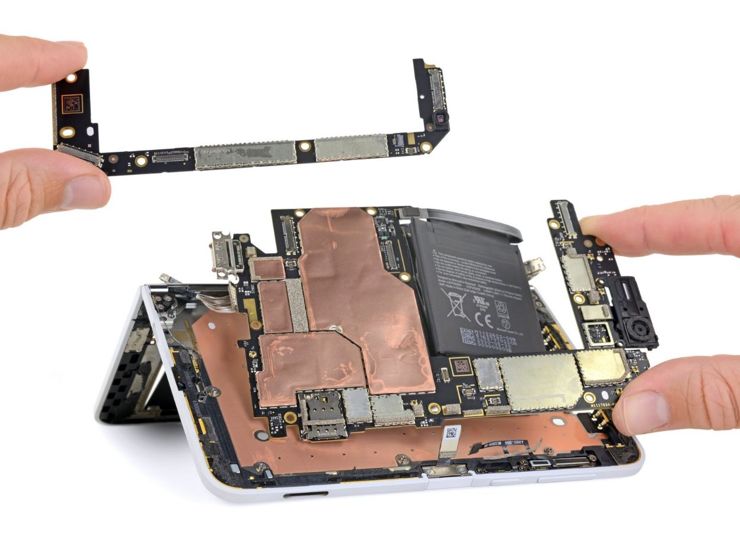 Surface Duo rozebrany przez iFixit - słaba ocena 