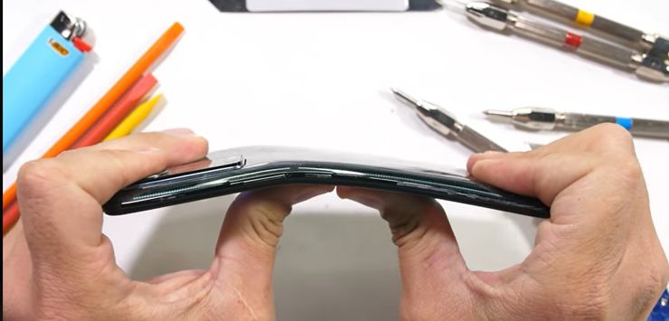 ZTE Axon 30 zdał test wytrzymałości