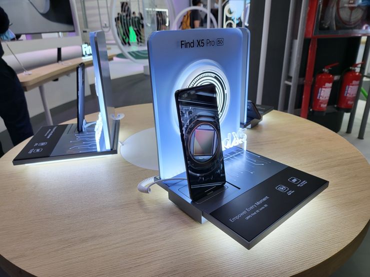 Oppo na MWC 2022 - Innowacyjne aparaty i potężne baterie