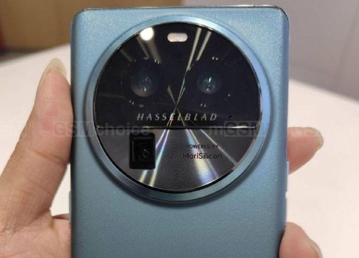 Oppo Find X6 Pro pozuje do zdjęć