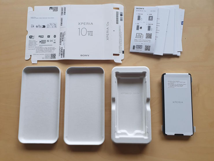 Sony sprzedaje smartfony bez kabli USB?!