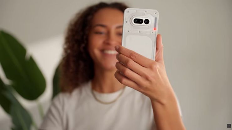 Nothing Phone (4a) w firmowym filmie! Zobacz, jak wygląda - jest różowy!