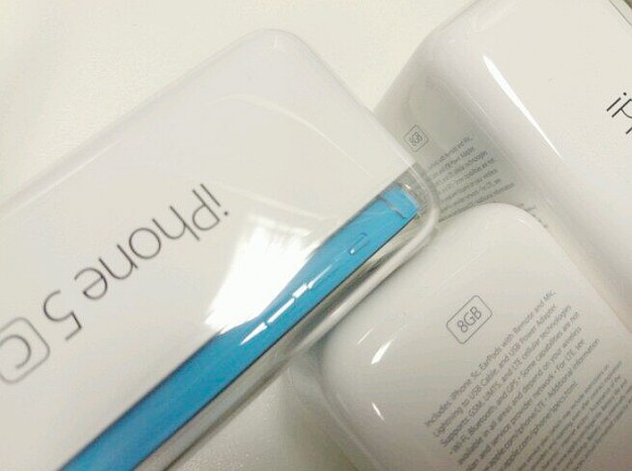 Opakowanie iPhone'a 5C 8 GB Opakowanie iPhone'a 5C 8 GB