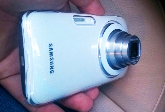 Samsung Galaxy K pozuje do zdjęć