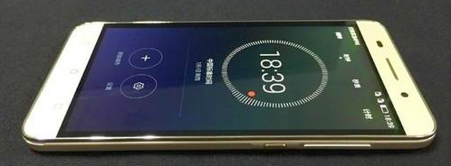 Huawei Honor 4X pozuje przepremierowo