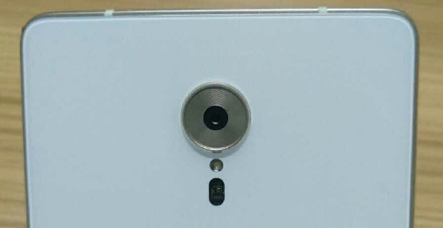 ZUK Edge pozuje do zdjęć