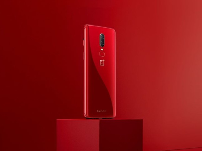 OnePlus 6 w czerwieni 