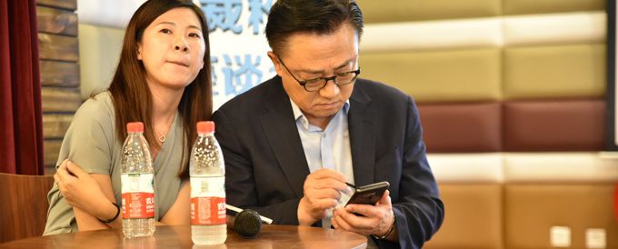Samsung Galaxy Note9 w dłoniach CEO Samsung Galaxy Note9 w dłoniach CEO