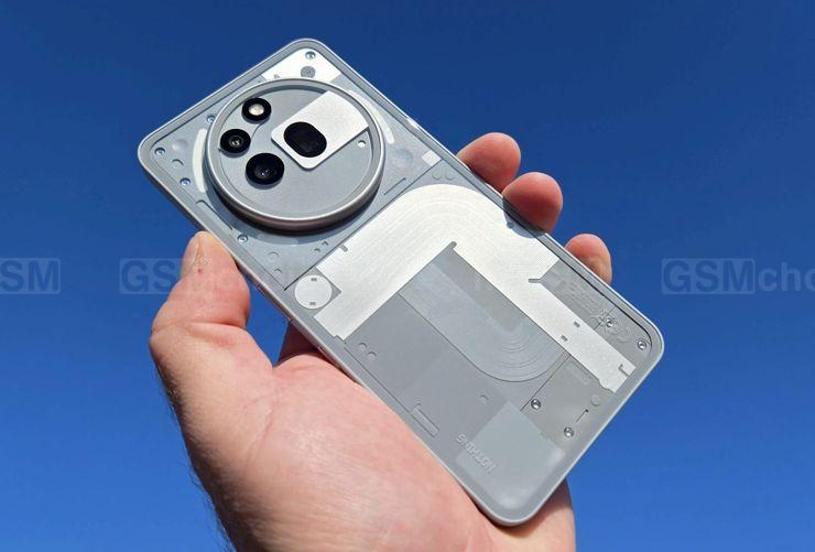 Lepszy, choć równie odlotowy, jak Nothing Phone 3a