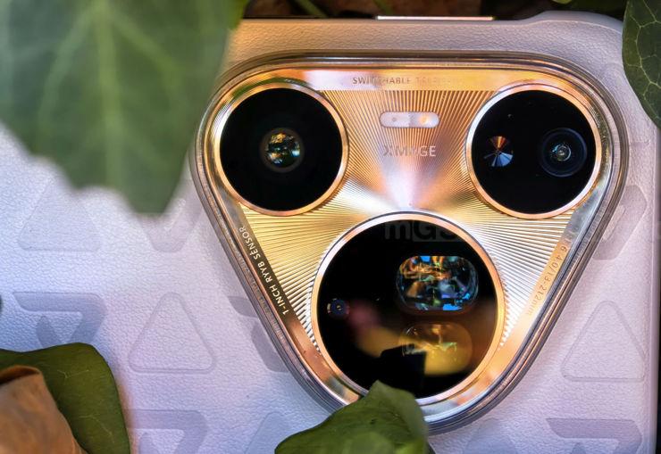 Szkło, stal, ruchoma matryca i jeden cal