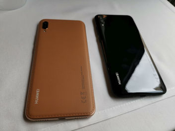 3 kolory Huawei Y7 2019 i dwa Huawei Y6 2019