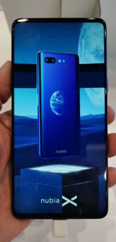 Nubia X na stoisku producenta