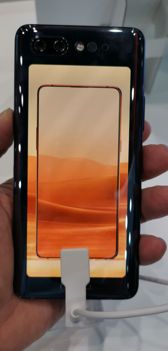 Nubia X na stoisku producenta