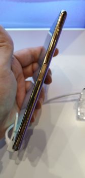 Nubia X na stoisku producenta