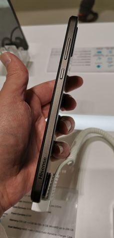 Hisense Rock V Pro na stoisku producenta Hisense Rock V Pro na stoisku producenta