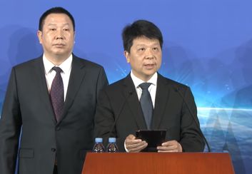 Huawei Mate X w akcji jako notatnik Huawei Mate X w akcji jako notatnik