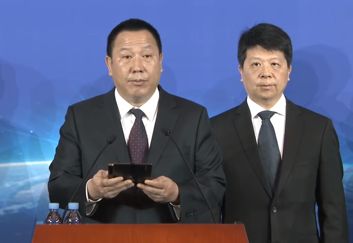 Huawei Mate X w akcji jako notatnik Huawei Mate X w akcji jako notatnik