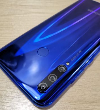 Honor 10i