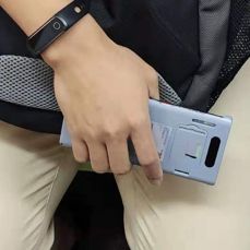 Zamaskowany Huawei Mate 30 Pro i dedykowany mu pokrowiec Zamaskowany Huawei Mate 30 Pro i dedykowany mu pokrowiec