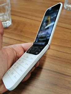 Nokia 2720 Flip
