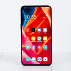 Prototypowy smartfon Oppo z aparatem umieszczonym pod ekranem Prototypowy smartfon Oppo z aparatem umieszczonym pod ekranem