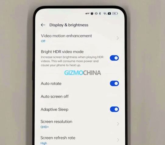 Realme GT 2 Pro z ekranem QHD+ i podekranowym aparatem