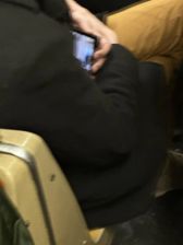 Jeśli się dobrze przyjrzycie, zobaczycie smartfon. A jeśli macie dużą wyobraźnię, zobaczycie składanego Pixela ;)