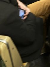 Jeśli się dobrze przyjrzycie, zobaczycie smartfon. A jeśli macie dużą wyobraźnię, zobaczycie składanego Pixela ;)