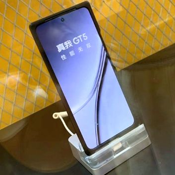 Zamaskowany Realme GT5