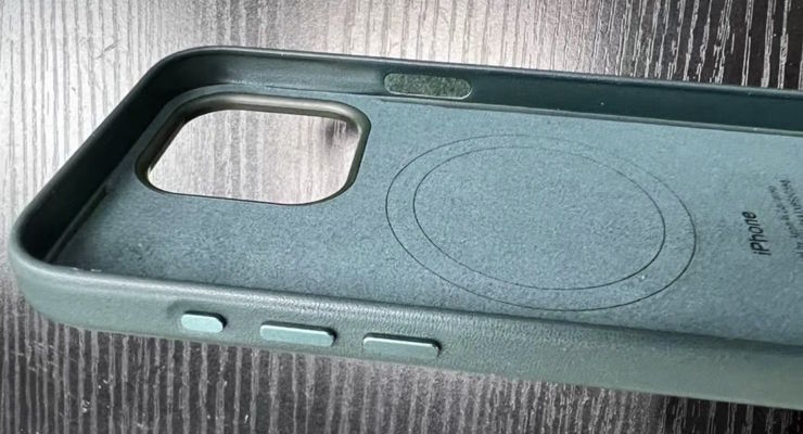 Replika pokrowca iPhone 15 Pro Max