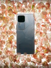 Vivo S18 w wersji turkusowej i czarnej