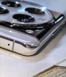 Nadmiar kleju przy aparacie OnePlus 12