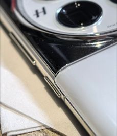 Nadmiar kleju przy aparacie OnePlus 12