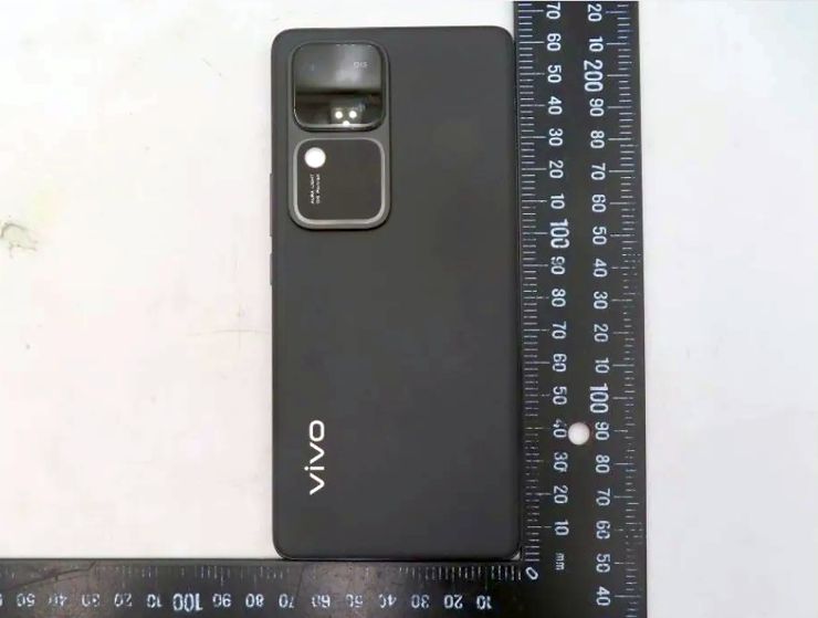 Vivo V30