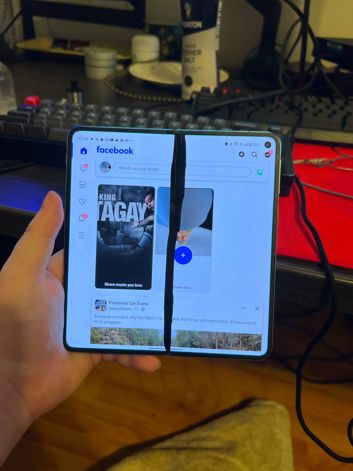 Kolejne dwa przypadku uszkodzonego ekranu OnePlusa Open