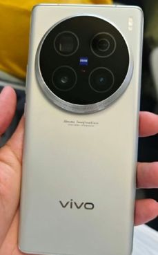 Vivo X100 Ultra Vivo X100 Ultra