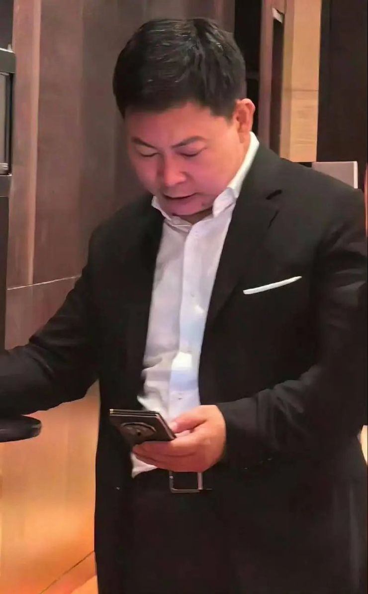 Richard Yu z nowym smartfonem