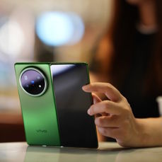 Vivo X Fold5 w dwóch kolorach Vivo X Fold5 w dwóch kolorach