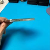Bateria i obudowa iPhone 17 Pro w Chinach (po lewej) i USA (po prawej)