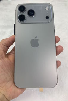Smartfon udający iPhone 17