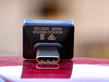 Sandisk Extreme Fit z różnych stron