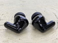 Huawei FreeBuds Neo z każdej strony Huawei FreeBuds Neo z każdej strony