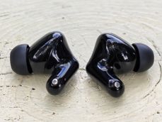 Huawei FreeBuds Neo z każdej strony Huawei FreeBuds Neo z każdej strony