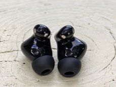 Huawei FreeBuds Neo - z silikonowymi wkładkami i bez Huawei FreeBuds Neo - z silikonowymi wkładkami i bez