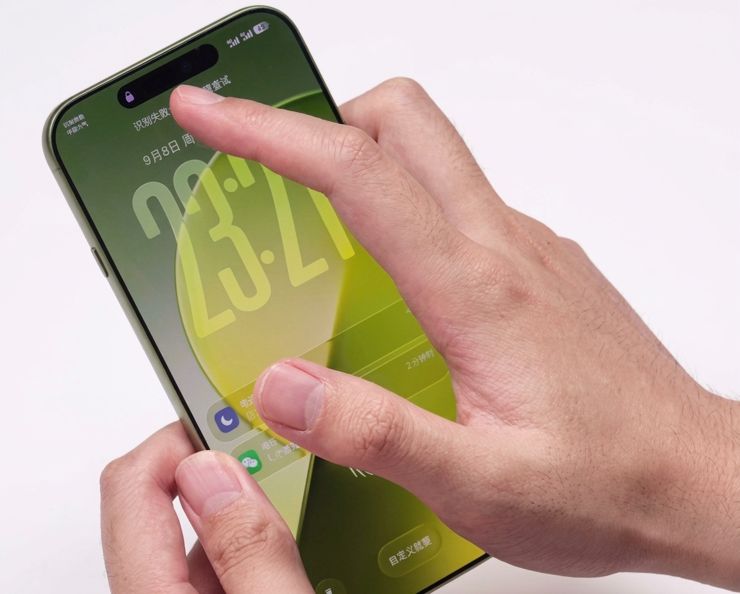 Honor Magic9 Pro Max pozuje do zdjęć
