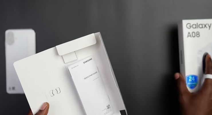 To jest absurd! Niedługo kupimy już tylko sam smartfon!